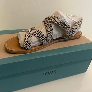 8.5 womens toms Sicily leopard sandals